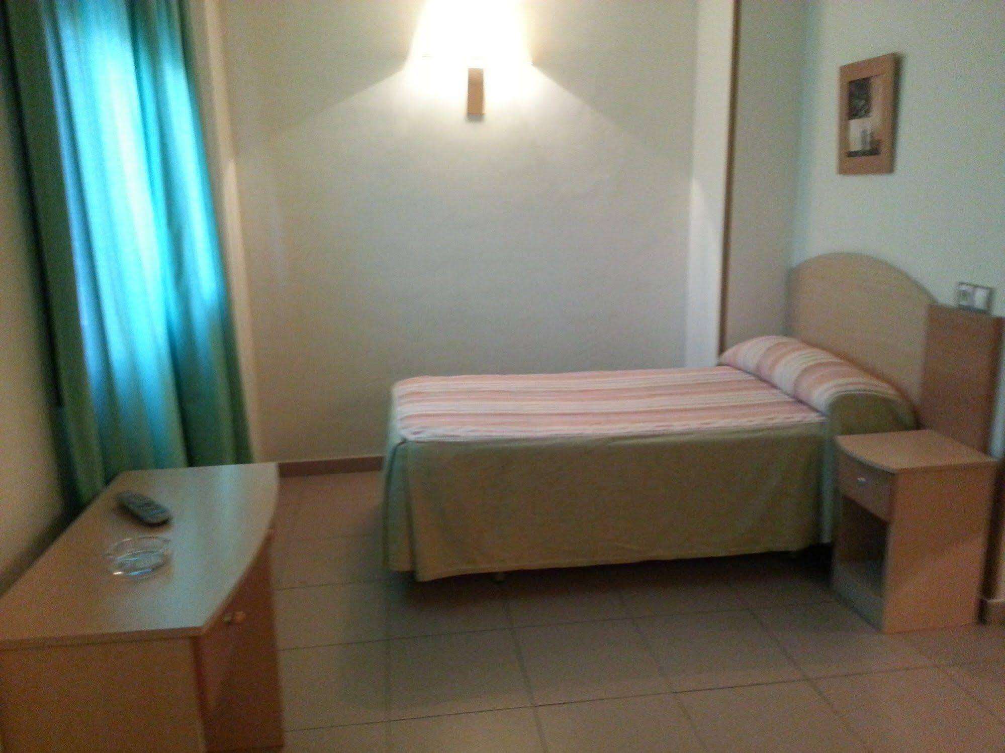 Hostal El Arco Мехорада-дель-Кампо Экстерьер фото